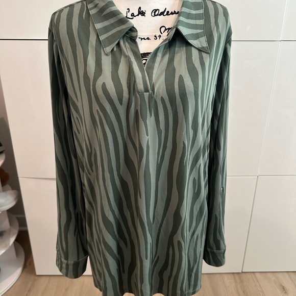NWT-IMAN Green Zebra Print Blouse - Picture 2 of 7